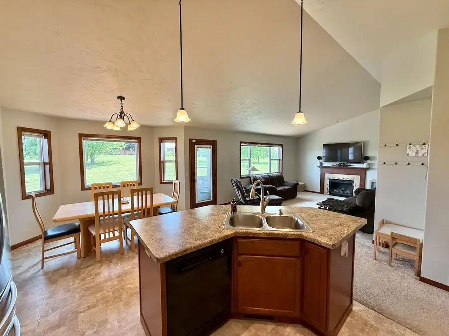 W6127 SHERWOOD POINT DRIVE, Greenville, WI 54942 - #3