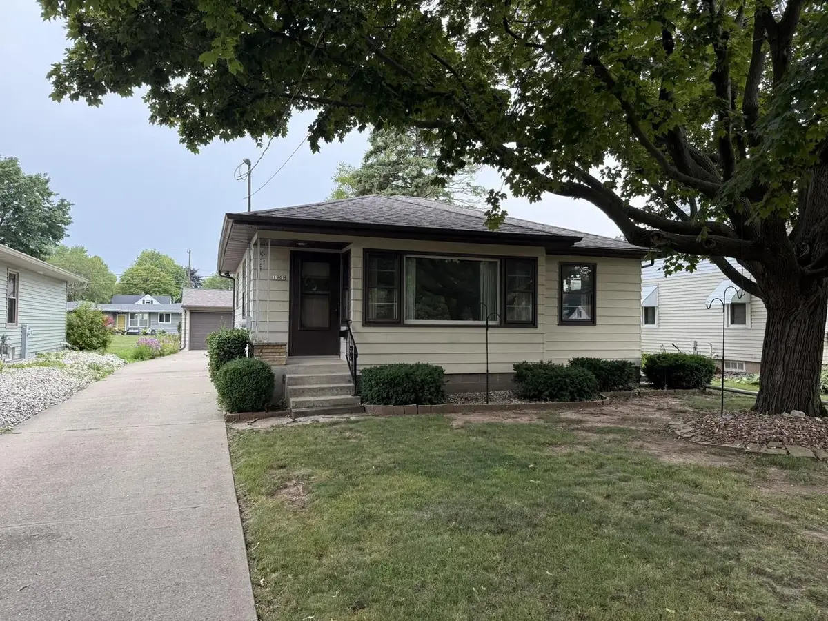 1909 SIMPSON STREET, Oshkosh, WI 54902 - #1