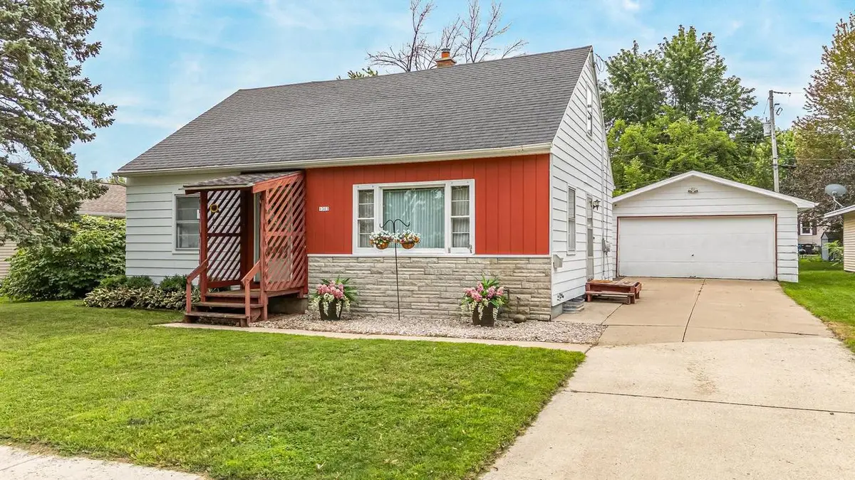 1303 FAUST AVENUE, Oshkosh, WI 54902 - #1