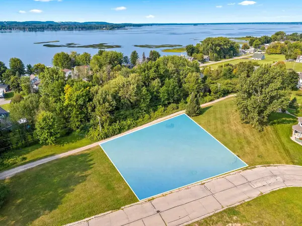 GOLDEN SANDS AVENUE, Cecil, WI 54111