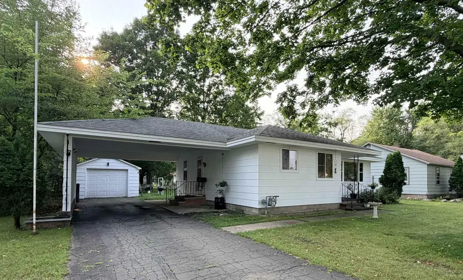 802 10TH STREET, Waupaca, WI 54981 - #3