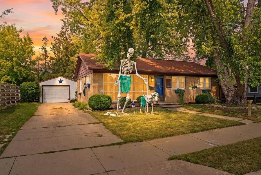 1818 E COLLEGE AVENUE, Appleton, WI 54915 - #2