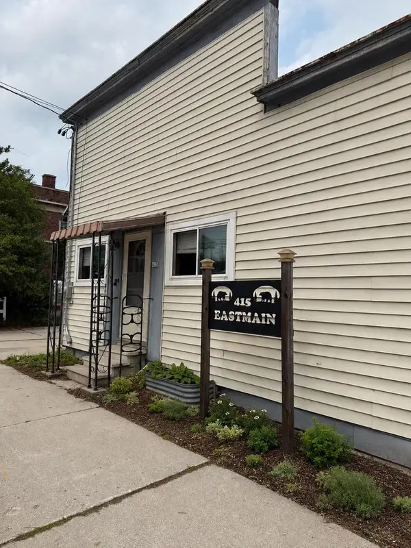 415 E MAIN STREET, Mishicot, WI 54228