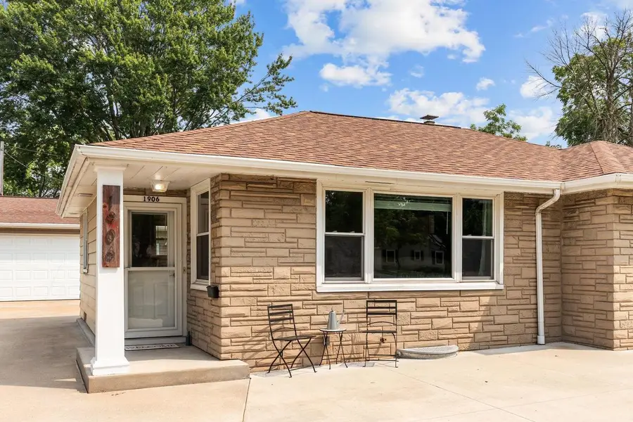 1906 S MEMORIAL DRIVE, Appleton, WI 54915 - #2