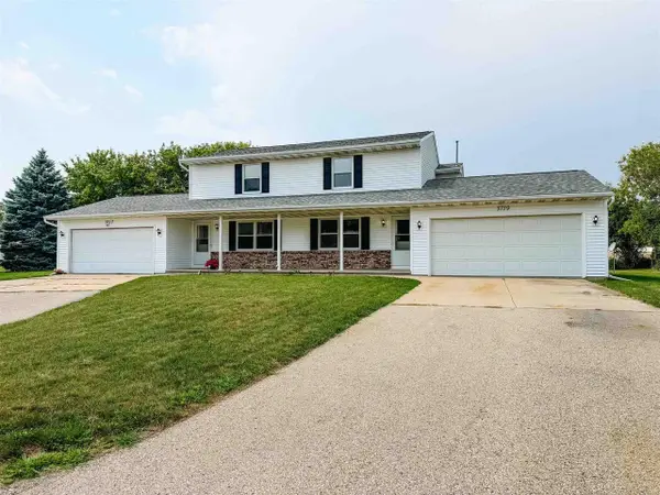 3719 N BLUERIDGE DRIVE, Appleton, WI 54914