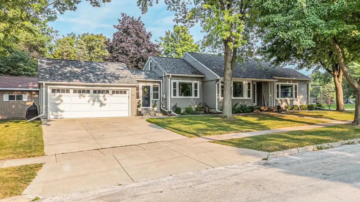 200 IDLEWILD STREET, Kaukauna, WI 54130 - #1