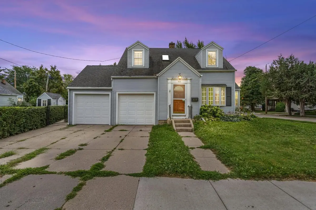 615 W BENT AVENUE, Oshkosh, WI 54901 - #1