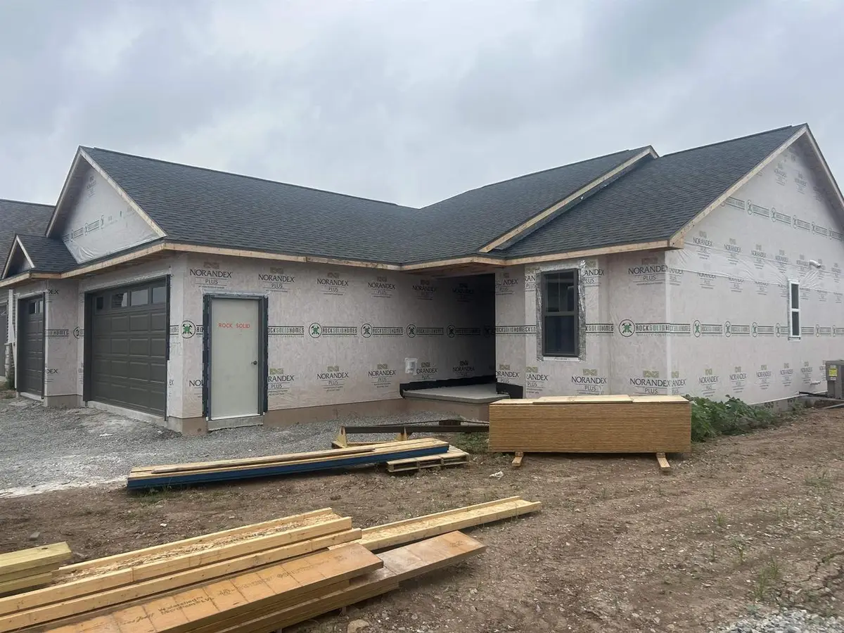 3772 E CALLALILLY LANE, Appleton, WI 54913 - #1