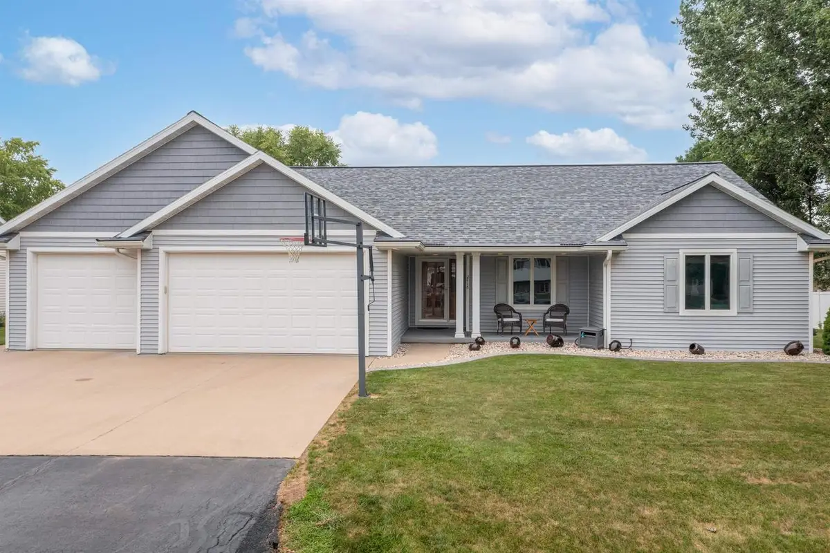 W2416 SNOWBERRY DRIVE, Appleton, WI 54915 - #1