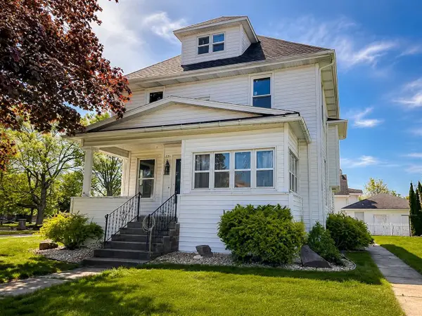 125 S GARDEN AVENUE, Gillett, WI 54124