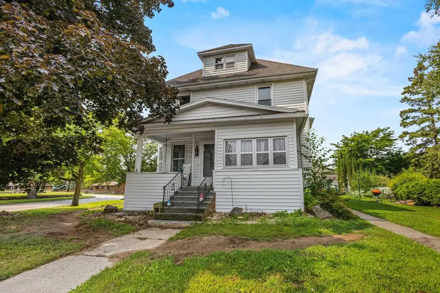 125 S GARDEN AVENUE, Gillett, WI 54124 - #2
