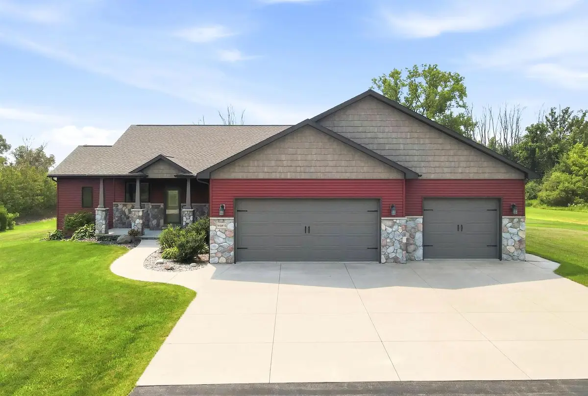 W5975 AUTUMN HILLS PARKWAY, Appleton, WI 54913 - #1