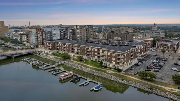 118 S WASHINGTON STREET  #203B, Green Bay, WI 54301