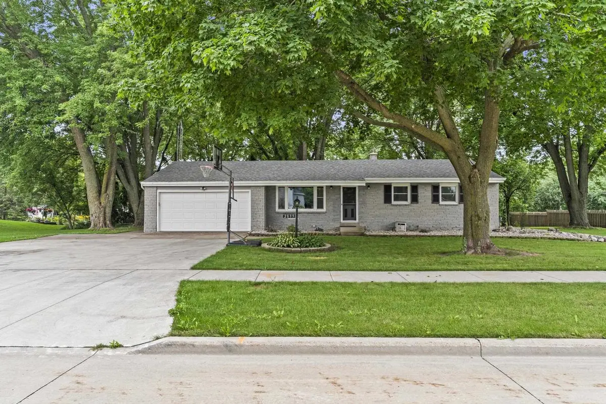 2899 W 9TH AVENUE, Oshkosh, WI 54904 - #1