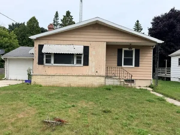 2004 12TH STREET, Two Rivers, WI 54241