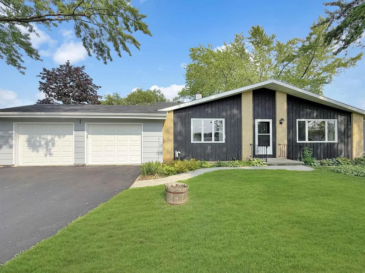 130 BARTON ROAD, Oshkosh, WI 54904 - #1