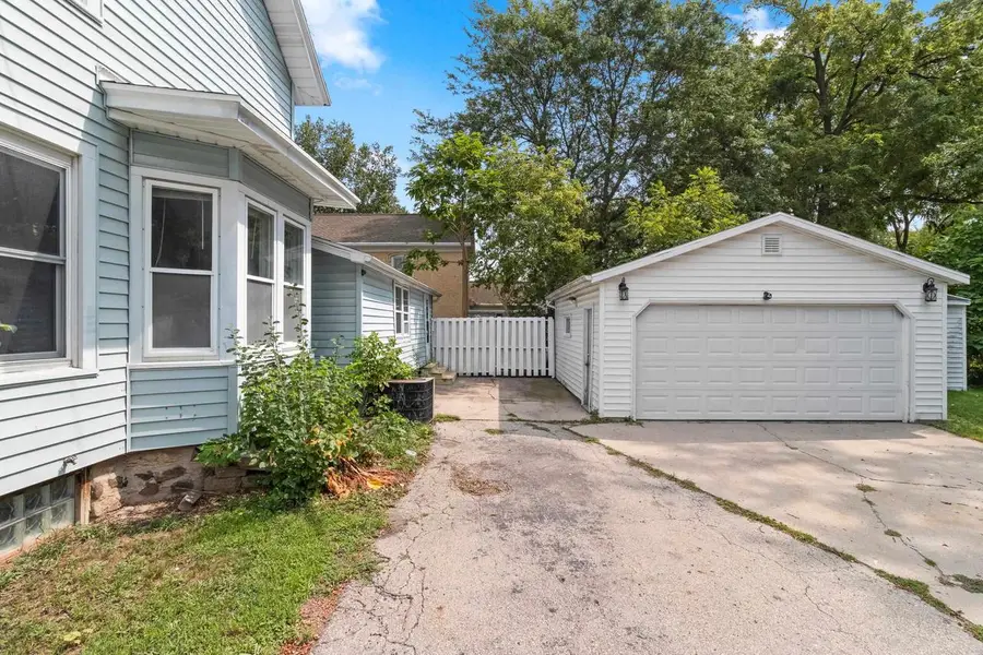 425 W WINNEBAGO STREET, Appleton, WI 54911 - #2
