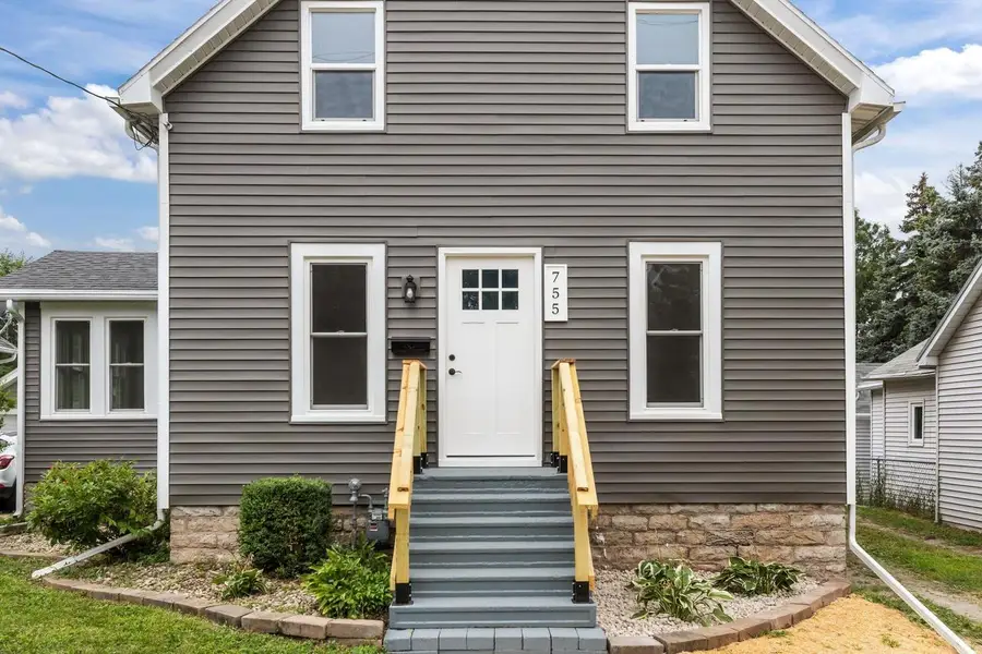 755 OAK STREET, Oshkosh, WI 54901 - #2