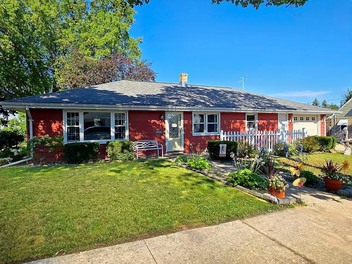 352 S JAMES STREET, Kimberly, WI 54136 - #1