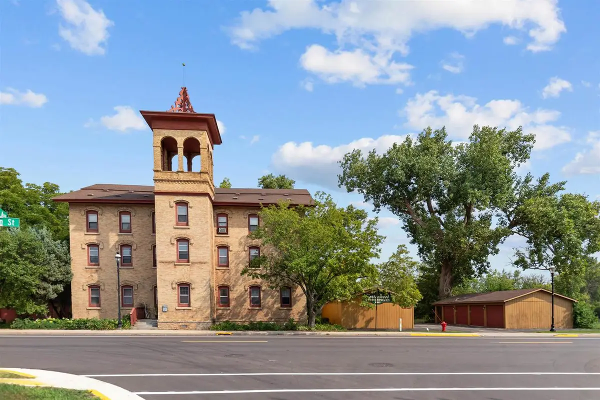 251 E MAIN STREET  #201, Omro, WI 54963 - #1