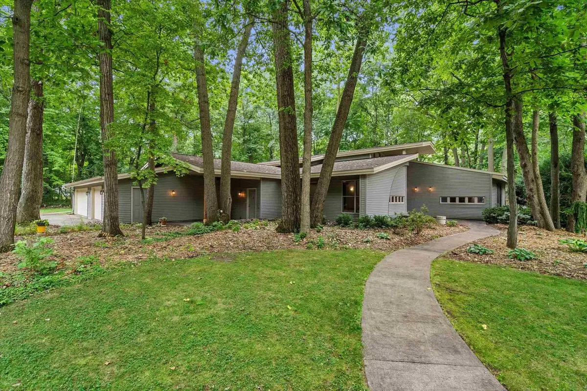 1525 S WEIMAR STREET, Appleton, WI 54915 - #1