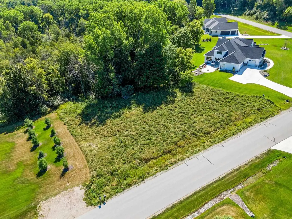 2520 BREEZEWAY BLUFF COURT, Green Bay, WI 54313 - #1