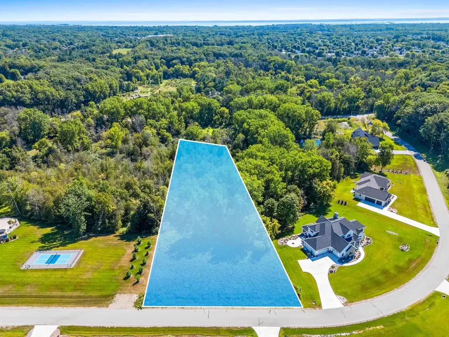 2520 BREEZEWAY BLUFF COURT, Green Bay, WI 54313 - #2