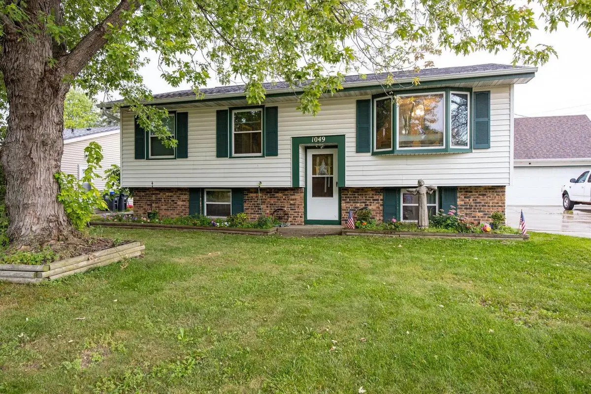 1049 GILLINGHAM ROAD, Neenah, WI 54956 - #1