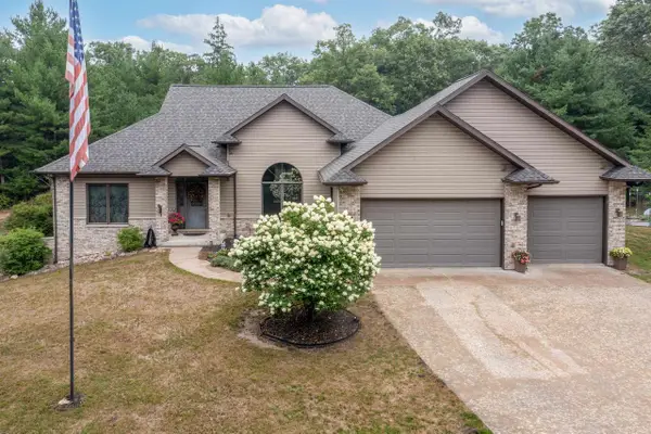 W13424 BURR OAK COURT, Coloma, WI 54930