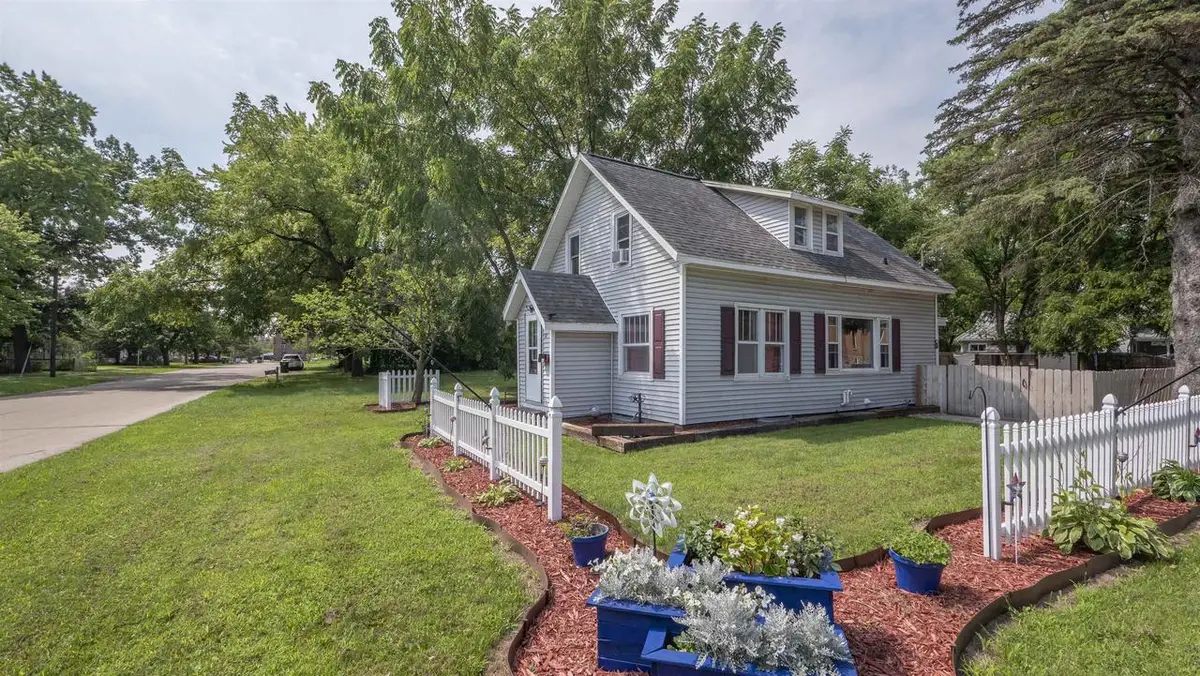 131 PINE STREET, Waupaca, WI 54981 - #1