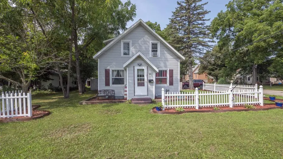 131 PINE STREET, Waupaca, WI 54981 - #3