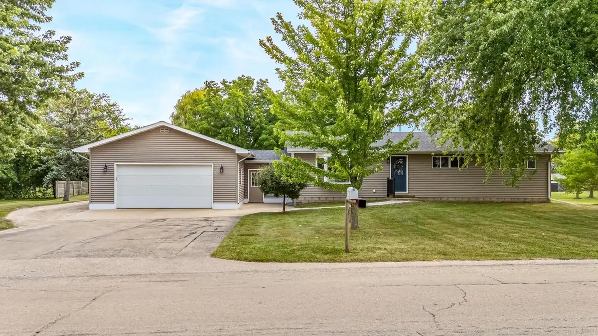 310 LINCOLN AVENUE, Omro, WI 54963 - #1