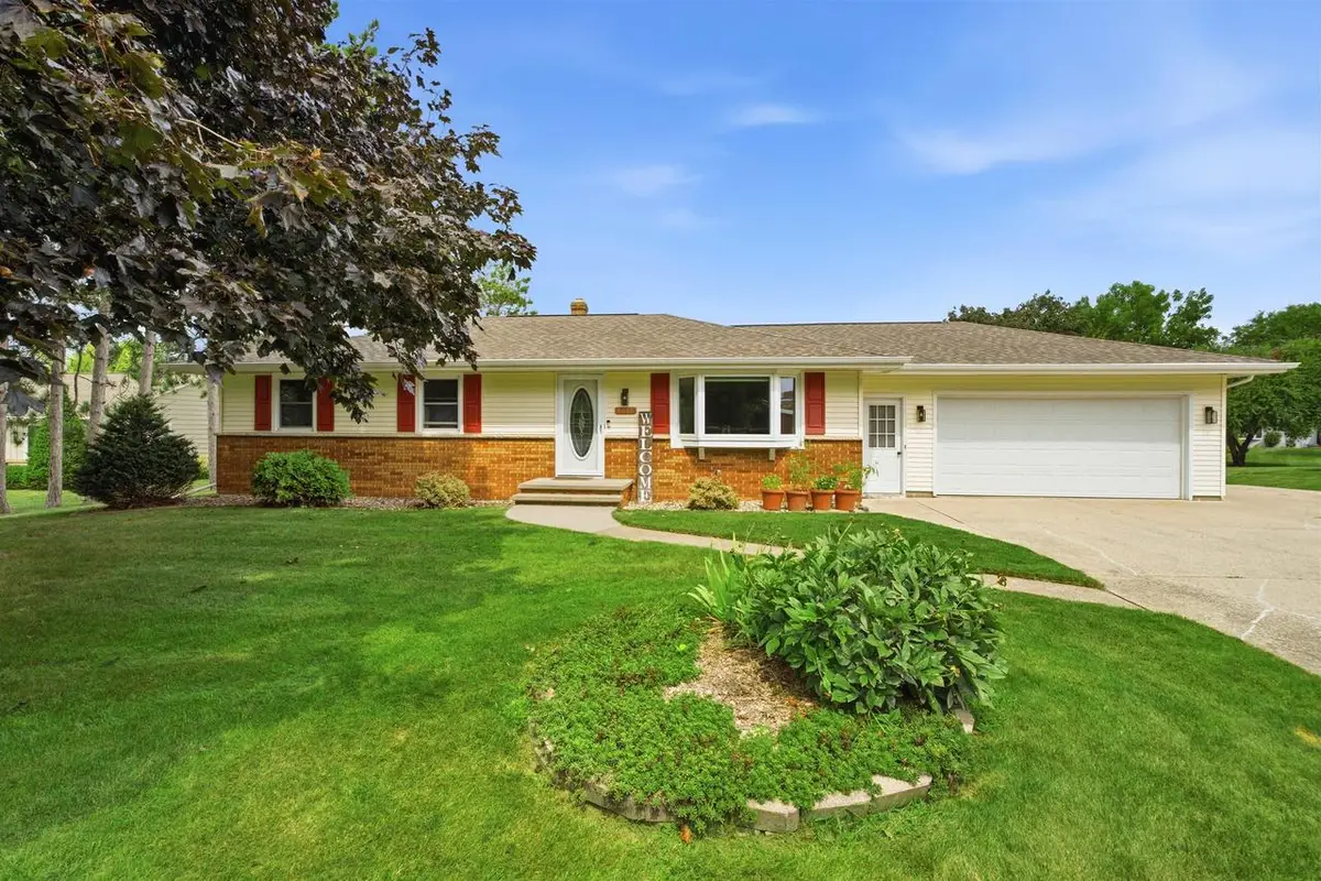 3090 W 1ST AVENUE, Appleton, WI 54914 - #1