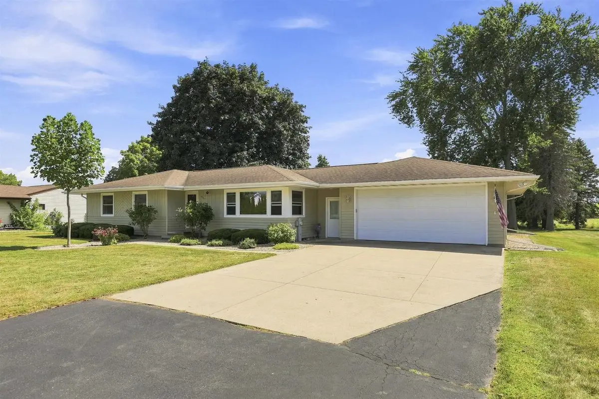 4521 W CAPITOL DRIVE, Appleton, WI 54913 - #1