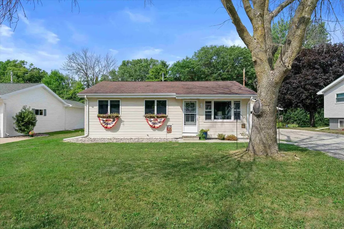 1008 MEADOWVIEW DRIVE, Menasha, WI 54952 - #1