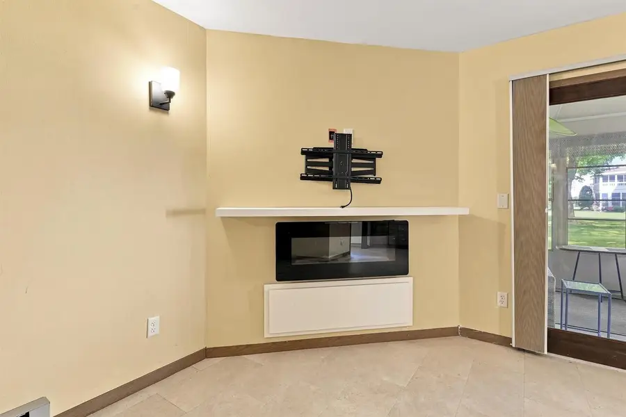 544 W SMITH AVENUE, Oshkosh, WI 54901 - #3