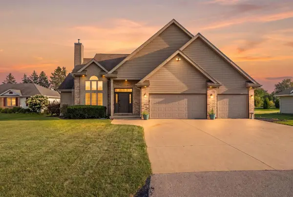 2705 OAKWOOD CIRCLE, Oshkosh, WI 54904