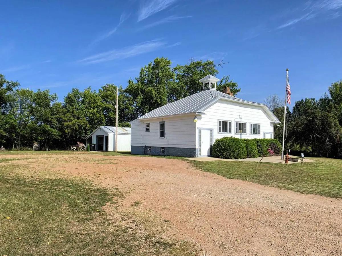N11401 STATE ROAD 22, Clintonville, WI 54929 - #1