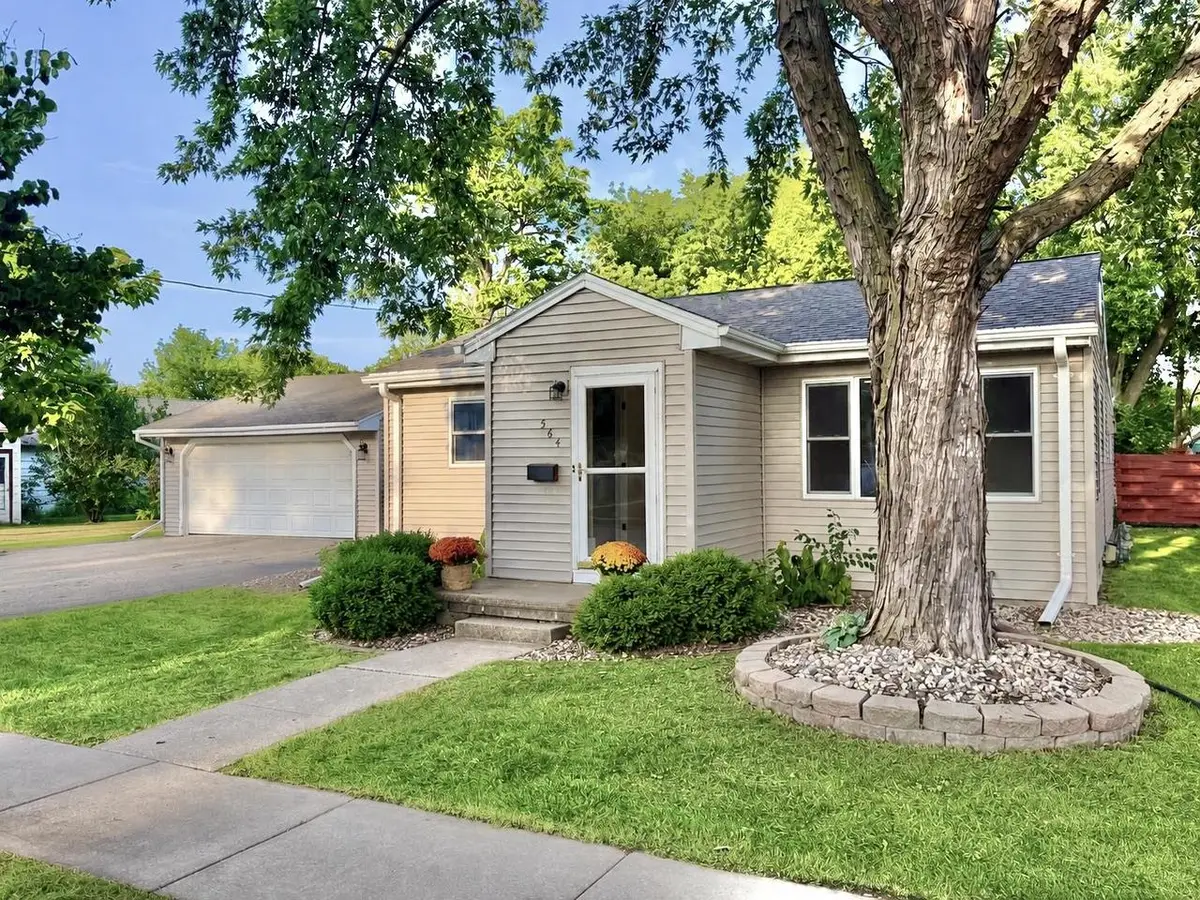 564 OAK STREET, Neenah, WI 54956 - #1