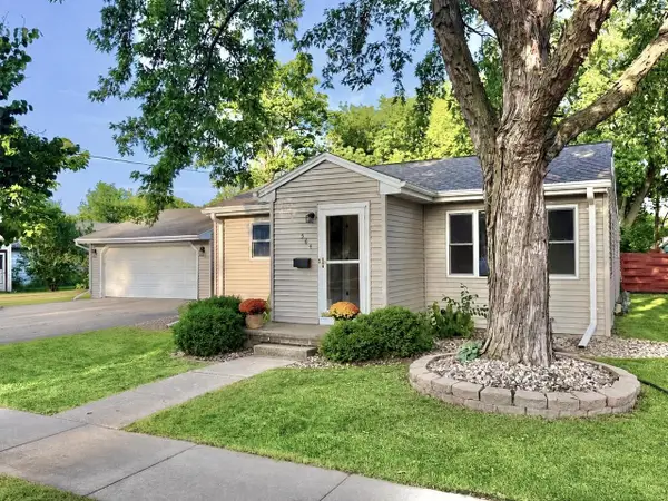 564 OAK STREET, Neenah, WI 54956