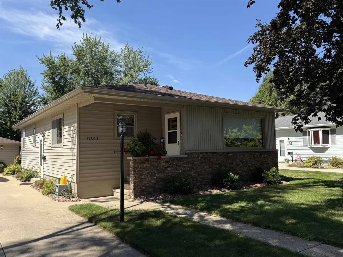 1033 S CLEVELAND STREET, Shawano, WI 54166 - #1