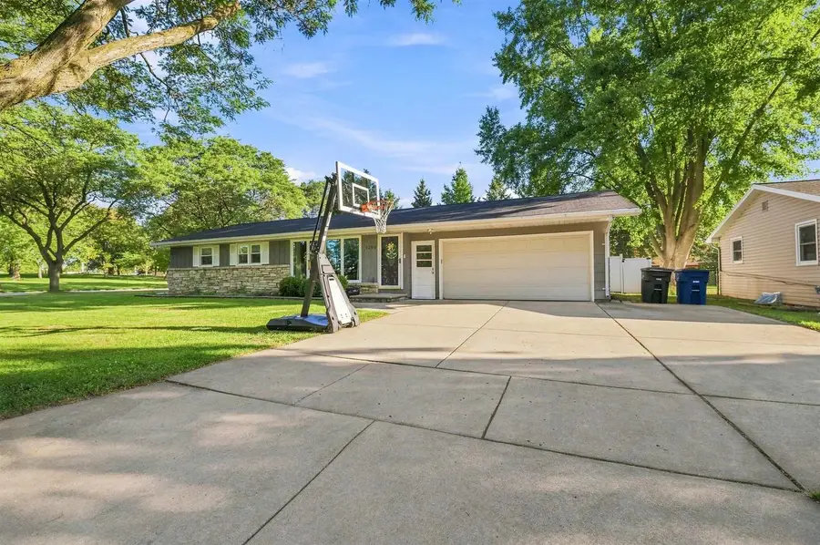 1294 APACHE AVENUE, Green Bay, WI 54313 - #2