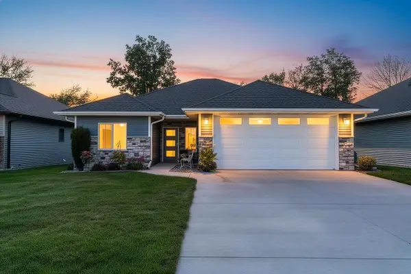2584 FARMINGTON WAY, Suamico, WI 54313