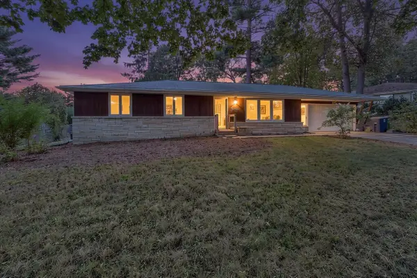 1669 FOREST GLEN DRIVE, Green Bay, WI 54304
