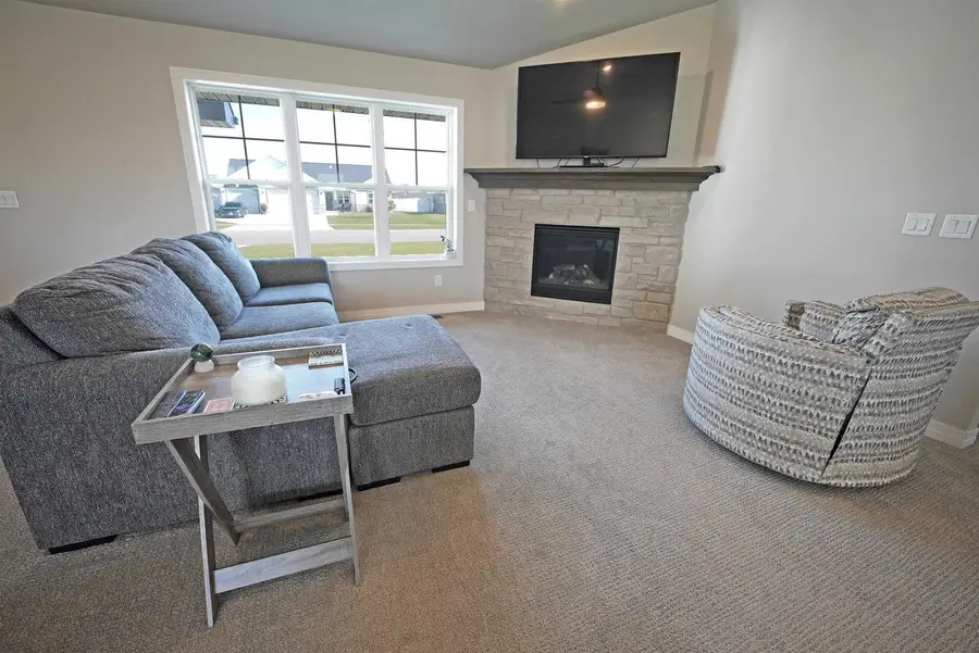 880 JOEANNA WAY, Pulaski, WI 54162 - #3