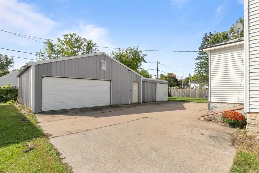 514 E BEACON AVENUE, New London, WI 54961 - #2