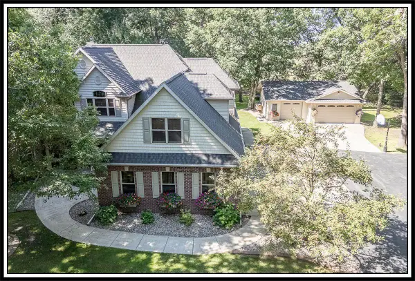 N3839 WOODFIELD LANE, New London, WI 54961