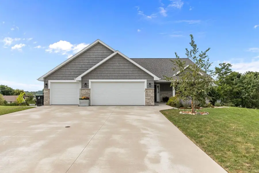 105 ZACHAREY COURT, New London, WI 54961 - #2