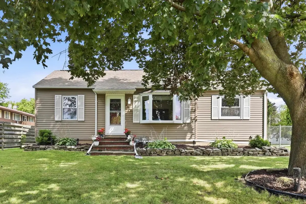2412 CARLETON AVENUE, Appleton, WI 54915 - #1