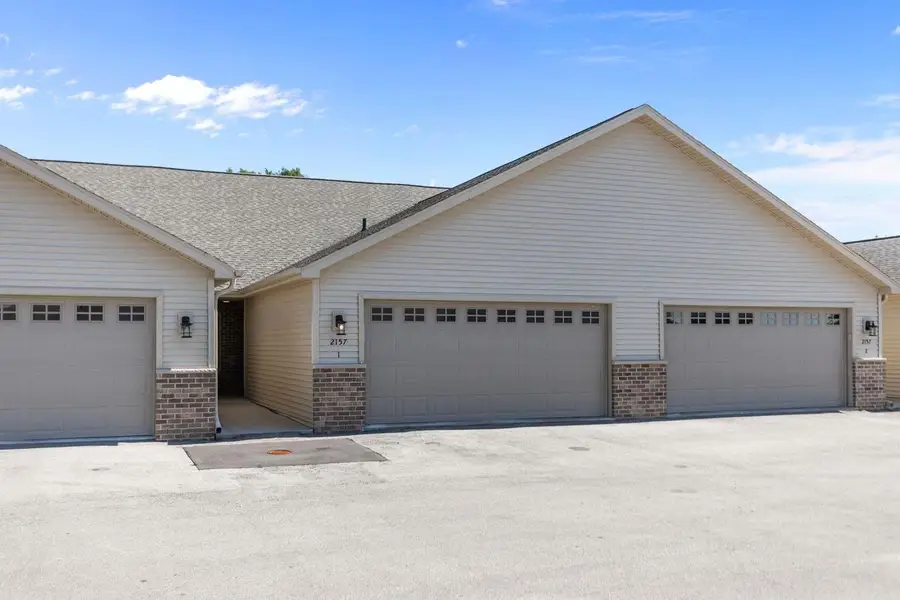 2157 ROYAL CREST CIRCLE, Green Bay, WI 54311 - #2